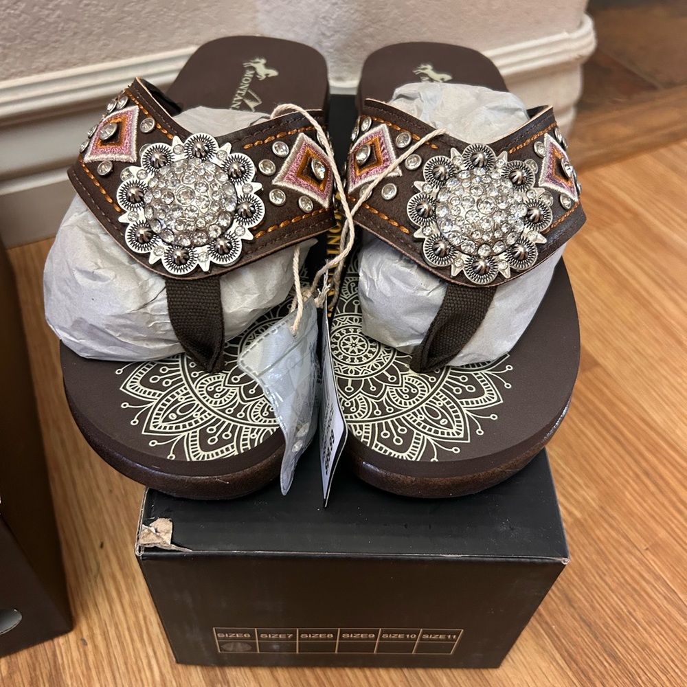 Montana West size 6 new with tags